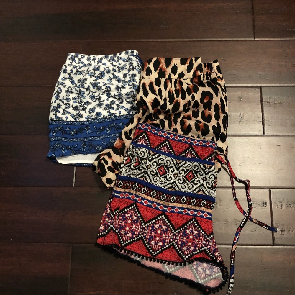 Bundle of 3 elastic comfy shorts